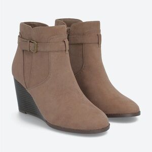 Market & Spruce Womens Taupe Serah Suede Heel Booties Boots Size 7.5 NWOB